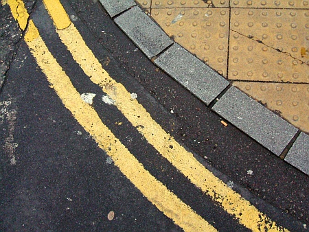 Double yellow lines and kerb. Photo by Dominic Alves.